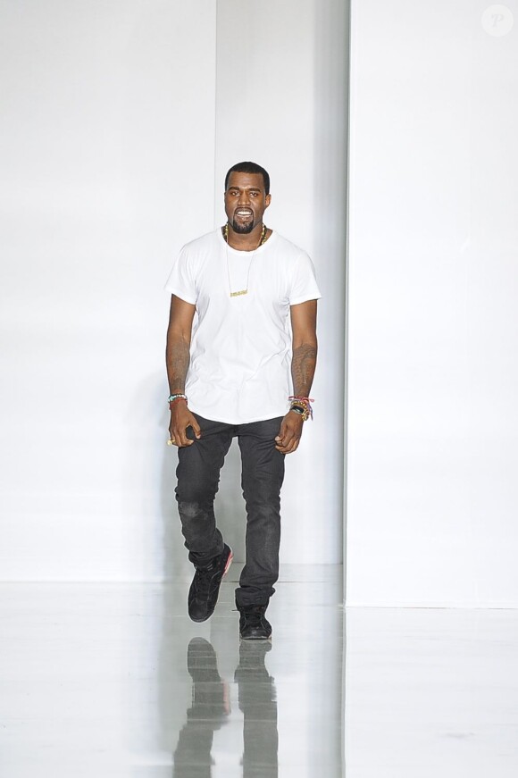 Kanye West présente sa première collection timidement accueillie. Paris, 1er octobre 2011