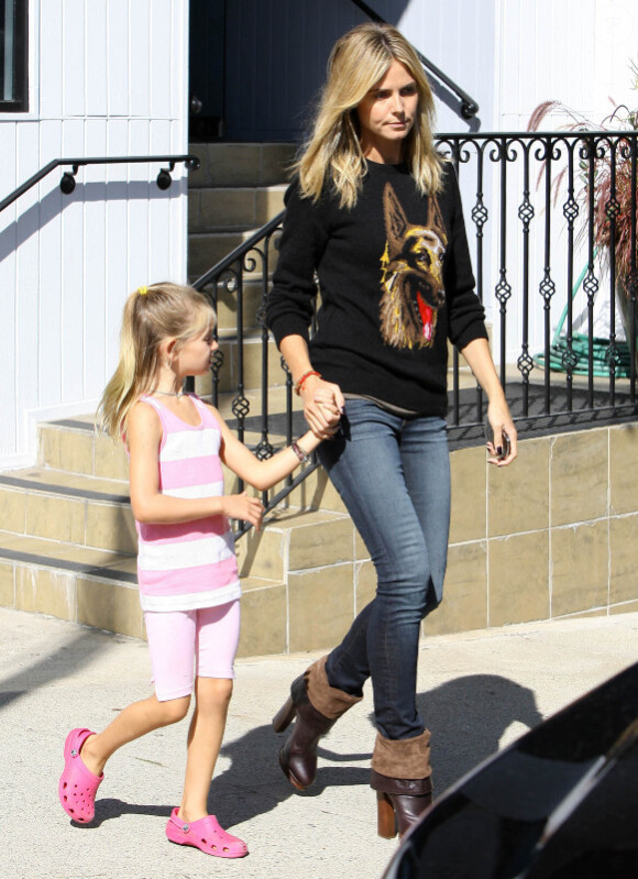 La maman stylée Heidi Klum a emmené ses enfants faire un peu de sport cette semaine. Brentwood, le 1er octobre 2011.