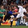Vincent Clerc s'arrache pour stopper Tuilagi.
Le XV de France a su se transcender et retrouver les valeurs du combat pour dominer (19-12) le XV de la Rose le 8 octobre 2011 et accéder aux demi-finales du Mondial de rugby 2011.