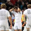 Cueto peut se prendre la tête dans les mains, son essai n'a pas suffi à qualifier l'Angleterre.
Le XV de France a su se transcender et retrouver les valeurs du combat pour dominer (19-12) le XV de la Rose le 8 octobre 2011 et accéder aux demi-finales du Mondial de rugby 2011.