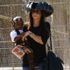 Sandra Bullock part d'un goûter d'anniversaire avec son fils Louis déguisé en pirate. Los Angeles, 9 octobre 2011