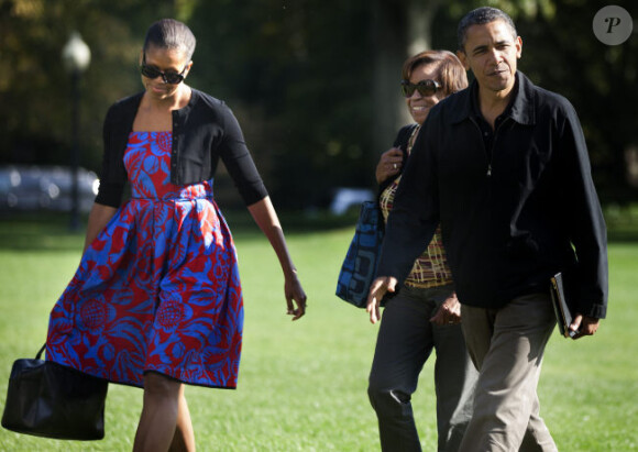 Barack Obama, sa femme Michelle et sa belle-mère Marion Robinson revenant d'un weekend à Camp David le 9 octobre 2011 à Washington