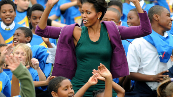 Michelle Obama mouille le maillot en baskets pour battre un record