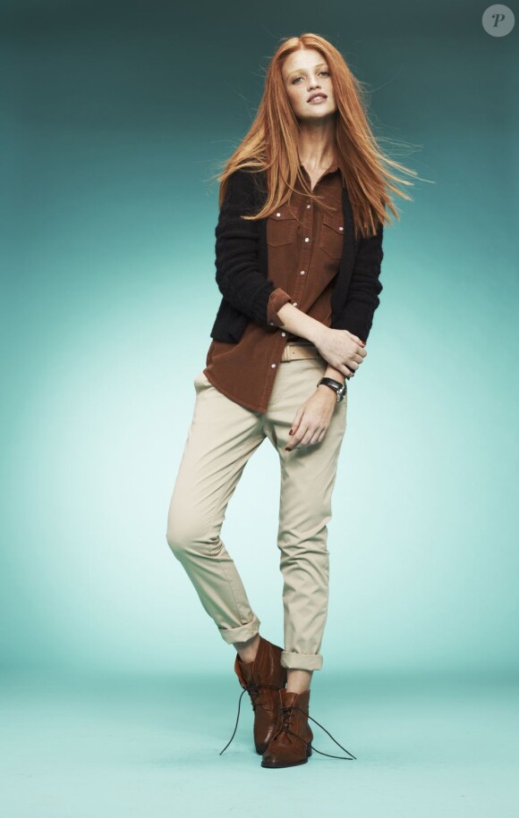 Look Boyish parfait pour l'hiver : cardigan 29,99 euros, chemise 24,99 euros et pantalon beige 29,99 euros