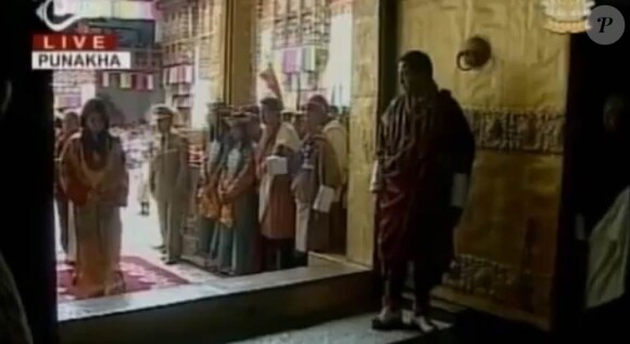 Le roi Jigme Khesar Namgyel Wangchuck, cinquième roi-dragon du Bhoutan, âgé de 31 ans, a épousé le 13 octobre 2011 sa superbe fiancée Jetsun Pema, 21 ans, en la forteresse monastique de Punakha.