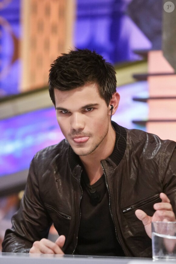 Taylor Lautner, à la télévision espagnole, en septembre 2011.