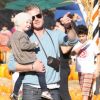 Eric Dane et Rebecca Gayheart vont chercher des citrouilles avec leur fille Billie. Los Angeles, 16 octobre 2011