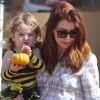 Alyson Hannigan cherche des citrouilles avec sa fille Satyana à Los Angeles, 17 octobre 2011