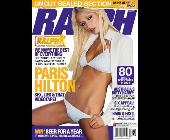 Propulsée sous les spots grâce à sa sextape, Paris Hilton est invitée à en parler au magazine Ralph. Février 2004.
