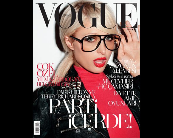 Paris Hilton se transforme en Terry Richardson pour le Vogue Turkiye. Février 2011.