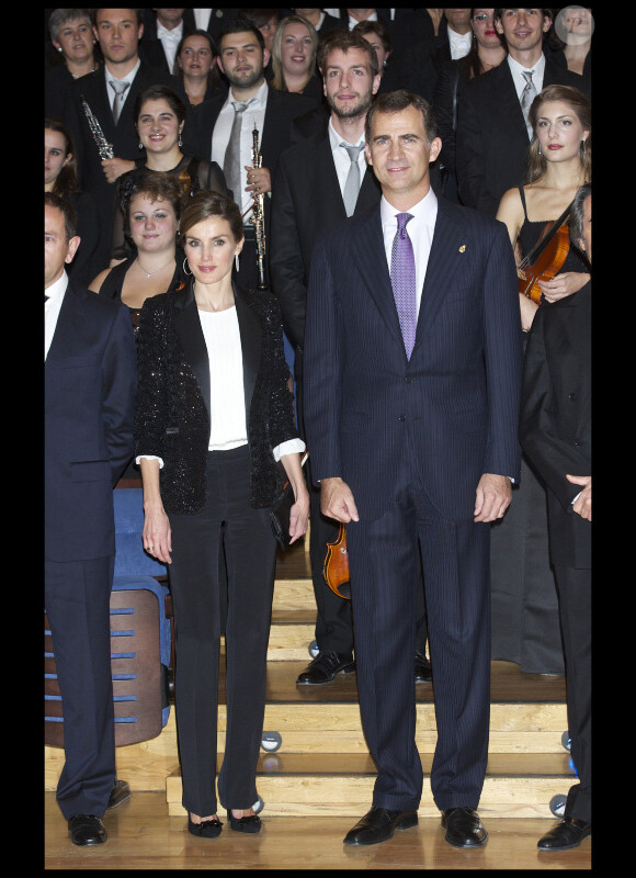 Les futurs souverains d'Espagne, la princesse Letizia et son époux le prince Felipe, ont brillé lors de la cérémonie de clôture de la Semaine Musicale organisée à Oviedo en Espagne. Le 20 octobre 2011