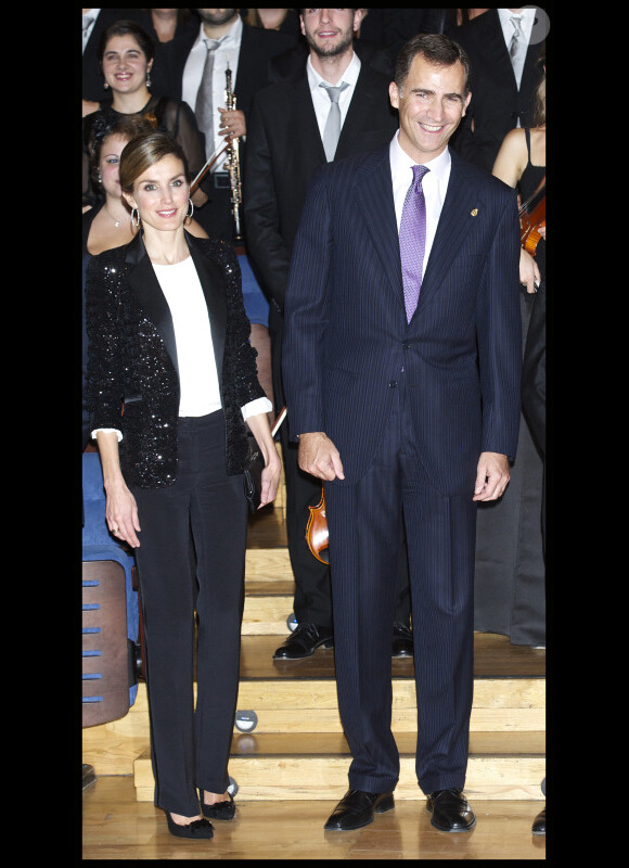 La princesse Letizia et son époux le prince Felipe, lors de la cérémonie de clôture de la Semaine Musicale organisée à Oviedo en Espagne. Le 20 octobre 2011
