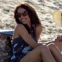 Aïcha : La belle Sofia Essaïdi s'offre un moment de détente à la plage