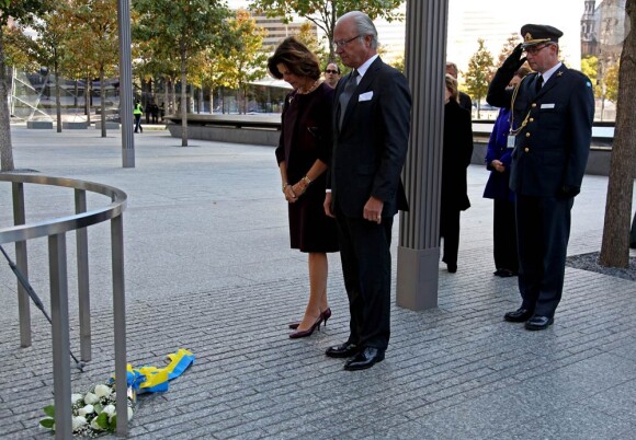 Avant les festivités du soir, les dignitaires scandinaves, ici le roi Carl XVI Gustaf et la reine Silvia de Suède, se sont recueillis à Ground Zero au memorial des attentats du 11 septembre.
Le 100e anniversaire de la Fondation Américano-Scandinave a attiré  royaux et chefs d'Etat de Scandinavie à New York. Le 21 octobre 2011,  tous se sont rassemblés pour le dîner et le bal donnés au Hilton en  l'honneur de l'association.