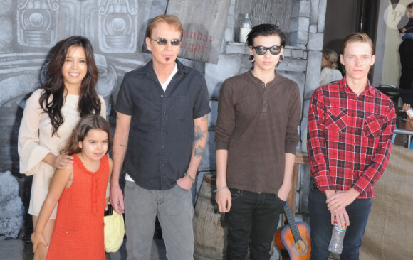 Billy Bob Thornton en famille lors de l'avant-première à Los Angeles du film Le Chat Potté le 23 octobre 2011