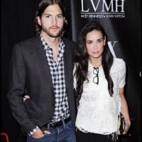 Demi Moore, maigrissime, retrouve son époux Ashton Kutcher...