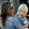 La jolie Mira Sorvino et ses enfants Mattea, 6 ans et Hohnny, 5 ans et Holden, 2 ans au parc à Malibu le 6 octobre 2011