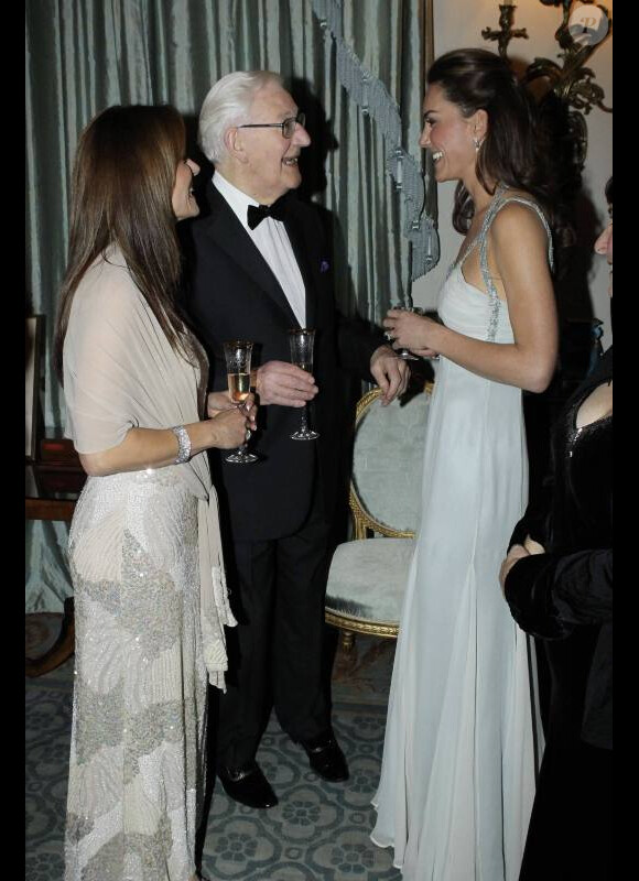 Kate Middleton, splendide pour remplacer le Prince Charles lors d'une soirée de charité. Le 26 octobre à Londres.