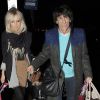 Ronnie Wood et sa nouvelle compagne Nicola Sargent, à Londres, le 27 octobre 2011.