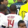 La demi-finale aller des playoffs de MLS entre le Los Angeles Galaxy et les New York Red Bulls n'a pas été marquée que par la classe de David Beckham et la défaite de Thierry Henry, mais aussi par une bagarre générale en fin de rencontre !