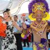 Les royaux néerlandais, la princesse Maxima en tête, ont participé avec beaucoup d'énergie, amusés, au festival Fiesta Popular à Linear Park, Oranjestad, Aruba, le 28 octobre 2011.
La reine Beatrix, le prince Willem-Alexander et la princesse Maxima des Pays-Bas sont en visite dans les ex-Antilles néerlandaises du 28 octobre au 6 novembre 2011.