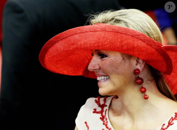 Le chapeau original de la princesse Maxima à l'arrivée des royaux néerlandais à Oranjestad, capitale d'Aruba, le 28 octobre 2011.
La reine Beatrix, le prince Willem-Alexander et la princesse Maxima des Pays-Bas sont en visite dans les ex-Antilles néerlandaises du 28 octobre au 6 novembre 2011.