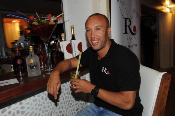 Mikaël Silvestre présentait sa marque Rhum Saint-Barth à Saint-Tropez en juillet 2011.