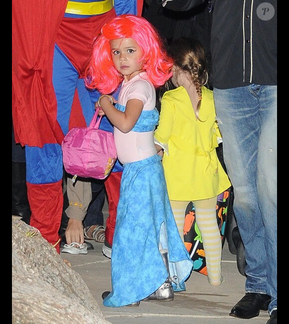 Honor, la fille de Jessica Alba déguisée en Ariel, la petite sirène pour Halloween, le 31 octobre 2011 à Los Angeles