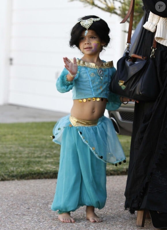 La fille de Jessica Alba déguisée en Jasmine pour Halloween, le 31 octobre 2011 à Los Angeles
