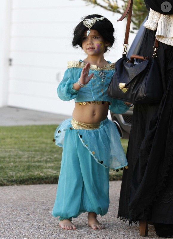 La fille de Jessica Alba déguisée en Jasmine pour Halloween, le 31 octobre 2011 à Los Angeles