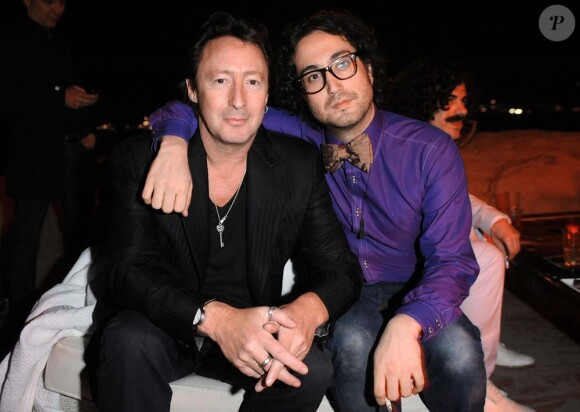 Julian et son dem-frère Sean Lennon, à Cannes, le 19 mai 2009.
