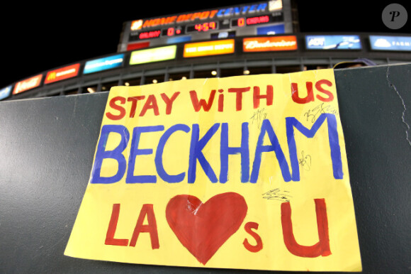 Les supporters des Los Angeles Galaxy demandent à David Beckham de rester au Galaxy le 16 octobre 2011 lors d'un match face aux Chivas USA au Home Depot Center de Los Angeles