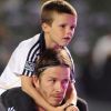 David Beckham et son fils Cruz le 16 octobre 2011 lors d'un match face aux Chivas USA au Home Depot Center de Los Angeles