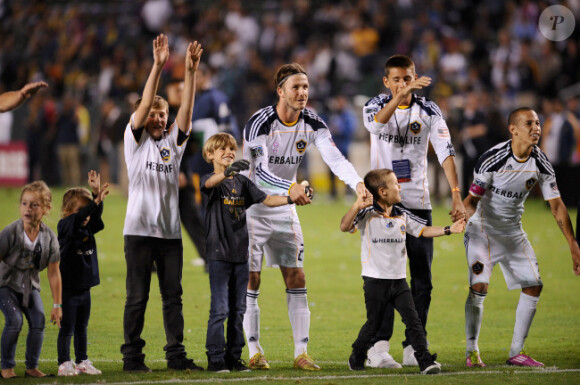 David Beckham et ses enfants Brooklyn, Romeo et Cruz le 16 octobre 2011 lors d'un match face aux Chivas USA au Home Depot Center de Los Angeles