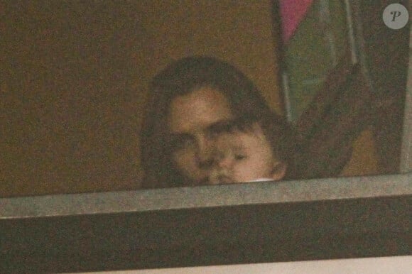 Victoria Beckham et la petite Harper le 16 octobre 2011 lors d'un match face aux Chivas USA au Home Depot Center de Los Angeles