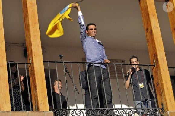 Le coureur espagnol Alberto Contador, triple vainqueur du Tour de France, a épousé samedi 5 novembre sa compagne de longue date Macarena Pescador dans sa ville natale de Pinto.