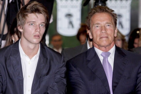 Patrick Schwarzenegger et son père Arnold à Madrid en octobre 2011