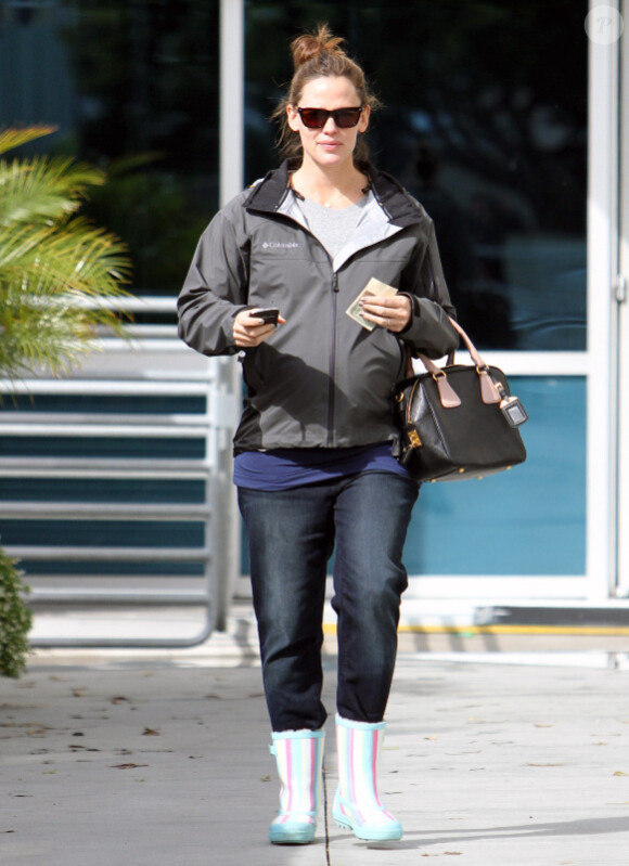 Jennifer Garner, enceinte, se promène à Los Angeles, le 6 novembre 2011
