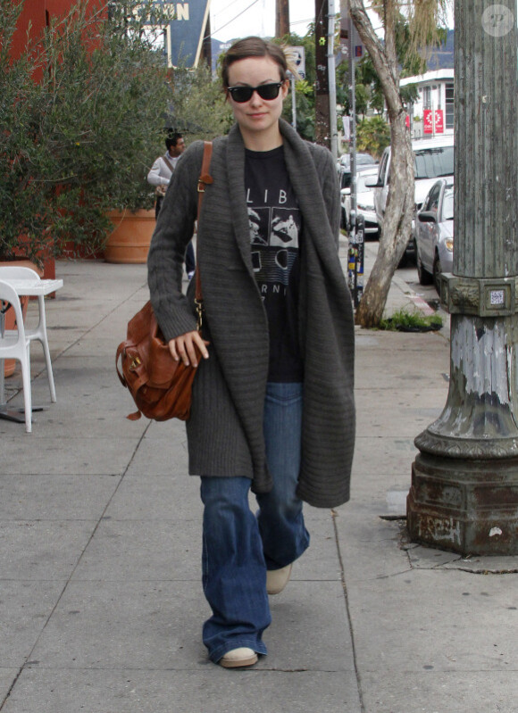 Olivia Wilde fait des courses dans la journée du 6 novembre 2011 à Los Angeles