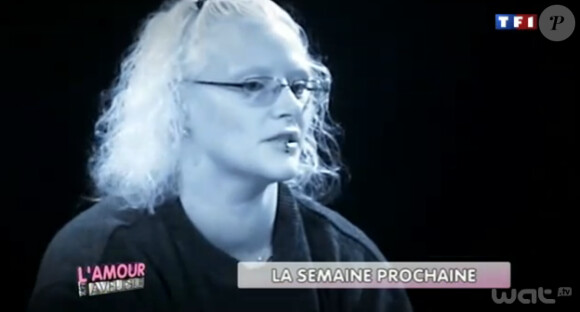 Une candidate complexée qui ne compte pas se laisser marcher sur les pieds dans L'amour est aveugle - bande-annonce de l'émission diffusée le 11 novembre 2011 sur TF1