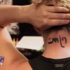 Myriam Abel se fait tatouer (épisode Les Anges de la Télé-Réalité du mardi 8 novembre 2011).