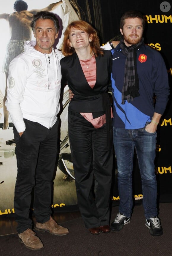 Gérard Holtz accompagné de son fils Antoine et de sa compagne Muriel Mayette, le 8 novembre 2011.