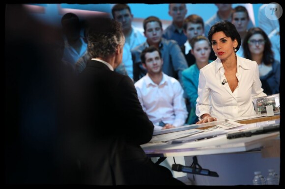 Rachida Dati sur le plateau du Grand Journal de Canal+, le 8 novembre 2011.