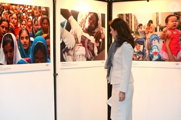 La princesse Mary de Danemark le 9 novembre 2011 pour l'inauguration d'une exposition sur le 7-miliiardième être humain de la Terre sous l'égide du Fonds Démographique des Nations-Unies.
