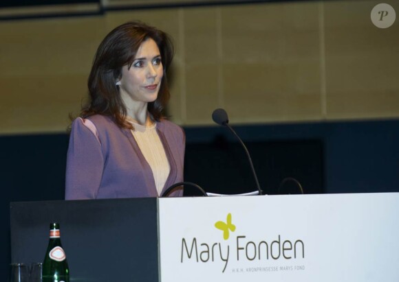La princesse Mary de Danemark présentait le 14 novembre 2011 au Diamant  noir de la bibliothèque royale de Copenhague le nouveau champ d'action  de la Fondation Mary (Mary Fonden) : l'isolement.