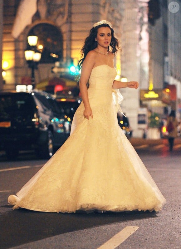 Voilà la mariée ! Leighton Meester dans les rues de New York, pour le tournage de Gossip Girl. Le 14 novembre 2011
