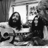 John Lennon et Yoko Ono organise un bed-in pour manifester contre la guerre du Vietnam, à Montréal, du 26 mai au 2 juin 1969.