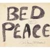 La pancarte "Bed Peace" de John Lennon et Yoko Ono vendue 113 400 euros à Londres, mardi 15 novembre 2011.