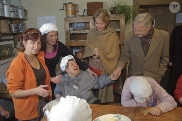 Le prince Philippe et la princesse Mathilde de Belgique ont découvert la Ferme du Monceau dédiée à l'intégration de personnes handicapées, lors de leur visite officielle dans la province du Luxembourg le 16 novembre 2011.