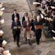 Des exemplaires de la Bible King James présentés lors de la cérémonie à l'abbaye de Wesminster en l'honneur du 400e anniversaire de la King James Bible, le 16 novembre 2011, en présence de la reine Elizabeth II, son époux le duc d'Edimbourg et leur fils le prince Charles.
